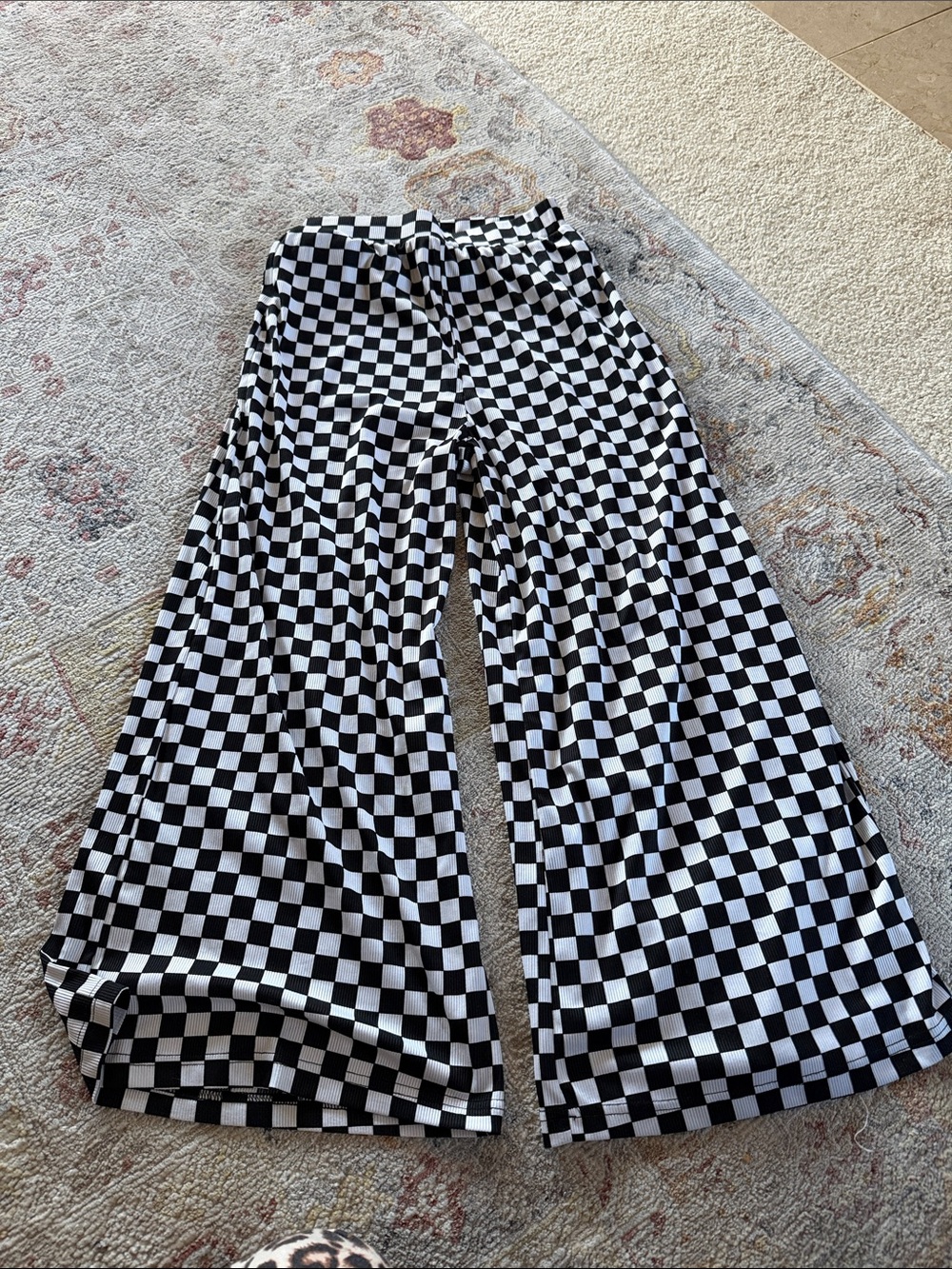 Black & White Checkerwide Ankle Pants - Women's Cropped Palazzo